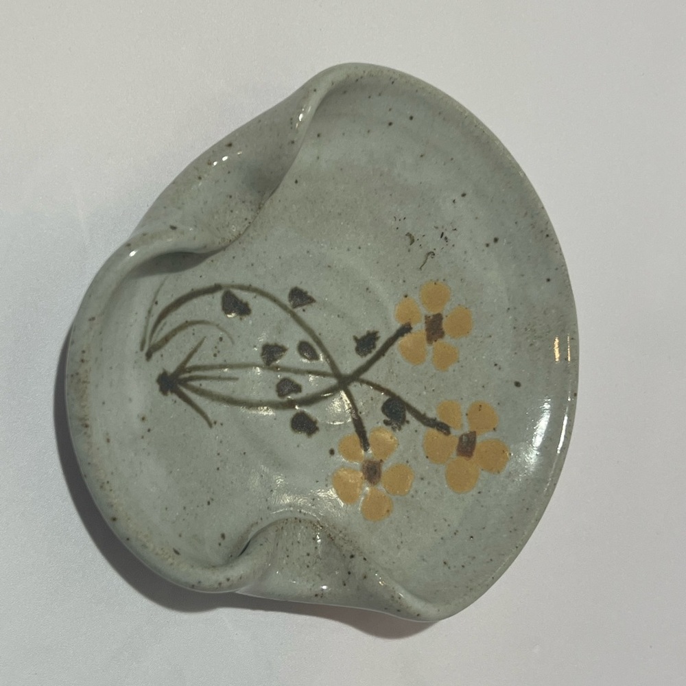 Unique Hand Painted Ceramic Modern Floral Scallop Floral Ashtray VTG - Picture 2 of 10
